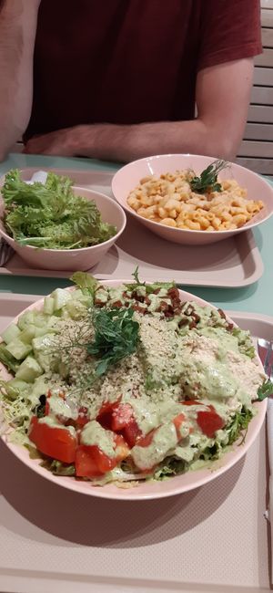 Mac and cheese, beach body booster at The Lala in Vienna