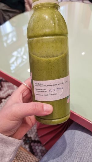 Green Goddess smoothie (highly recommend, very sweet) at The Lala in Vienna