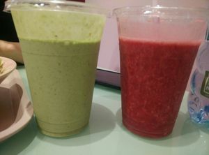Green goddess and cherry smoothies at The Lala in Vienna