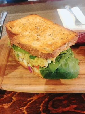 sandwich vegano de garbanzo  at Ila Barú in Chihuahua