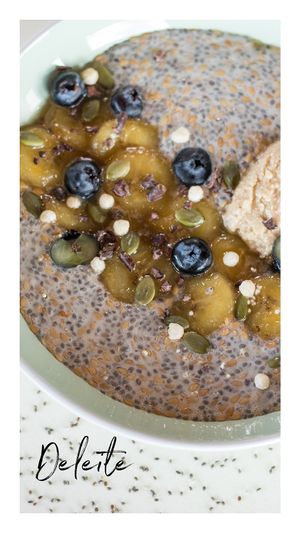 Pudding de chía & linaza con plátano caramelizado y crema de cacahuate hecha en casa at Ila Barú in Chihuahua