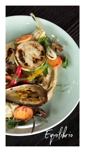 Vegetales de temporada asados en base de puré de alubia con ajo asado at Ila Barú in Chihuahua