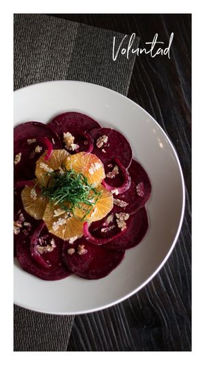 Carpaccio de betabel con cebolla curtida, naranja y nuez at Ila Barú in Chihuahua