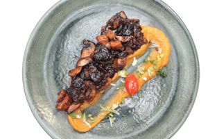 Sauted mushrooms with prunes and puree of pumpkin at Avocado in Crete