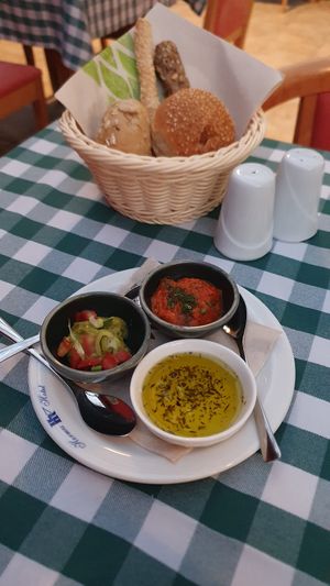 Bread, paprika creme, guacamole & olive oil at Avocado in Crete