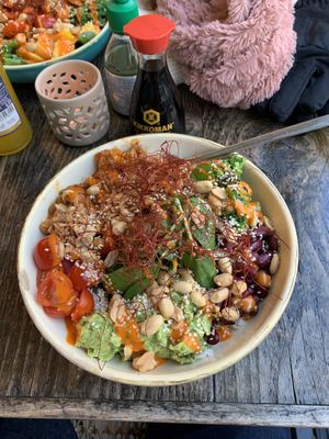 Basmati rice with broccoli, beans, spinach, tomatoes, avocado, peanuts, curried chickpeas, sesame seeds at Áro - Wolbecker Straße  in Muenster
