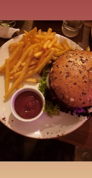 Orenda's burger at Orenda in Beirut
