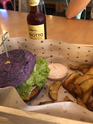 tantissimo diversi fra loro ma tutti buonissimi e salutari at Flower Burger in Bologna