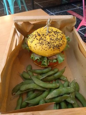 Spicy Cecio with edamame at Flower Burger in Bologna