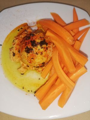 Picoteo mientras tomas algo at L'Espurna in Olot