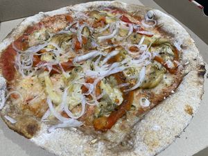 Pizza d’escalivada amb formatge vegà i massa d’espelta #Veganuary at L'Espurna in Olot