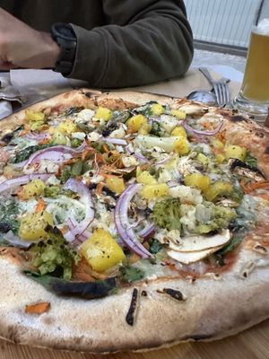 Vegan pizza  at L'Espurna in Olot