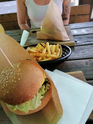 Vegan burger at Vratarnica- Mojčine dobrote in Kamnik