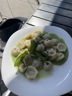 „Kuldunai“ - Teigtaschen gefüllt mit Pilzen  at Vilties Vaistinės Arbatine in Kaunas