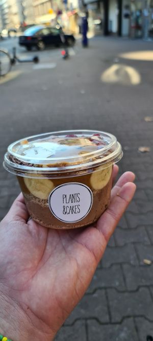 Nice cream to go at Plants & Cakes in Frankfurt