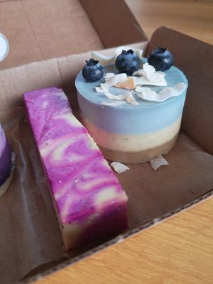 Dragonfruit-Passionfruit und Kokos-Passionfruit at Plants & Cakes in Frankfurt