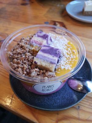 Mango-Breakfast Bowl at Plants & Cakes in Frankfurt