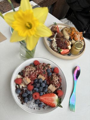 Bowl of the month, brekkie plate  at Plants & Cakes in Frankfurt