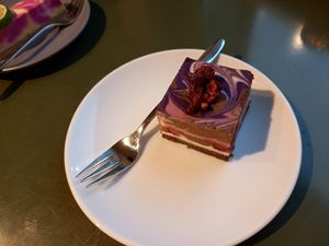 Schoko Kirsch Kuchen at Plants & Cakes in Frankfurt