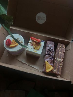 White Choc and Berry Cake, Carrot Cake, No-ghurette Bar, Salted Tahini Bar at Plants & Cakes in Frankfurt