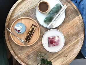 Raw cakes and summer roll at Plants & Cakes in Frankfurt