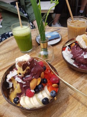 Acai Bowls, spirulina Raw Cake at Plants & Cakes in Frankfurt