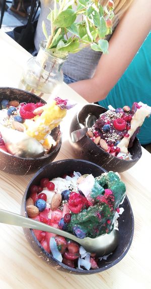 Green Tonic, Mango and Acai Bowl at Plants & Cakes in Frankfurt