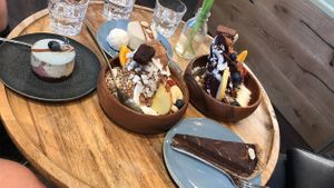 Nice cream and cake at Plants & Cakes in Frankfurt