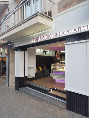 Outside at Top Gelato in Mallorca