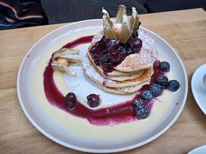 Pannekake med blåbærtøy at FRØ in Tromsoe