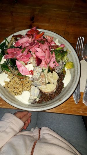 Salat bowl at ÆNDRÈ in Hamburg