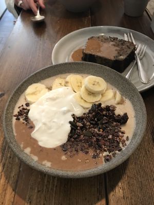 Banana Bread and Smoothie Bowl at ÆNDRÈ in Hamburg