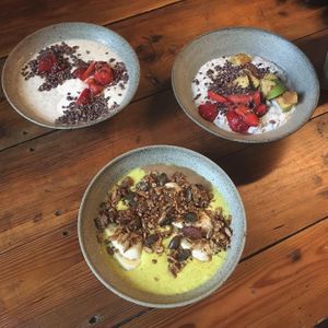 oat porridge, Bircher Müsli and golden millet&quinoa porridge at ÆNDRÈ in Hamburg