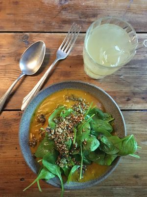 Sehr nett und lecker 😋  at ÆNDRÈ in Hamburg