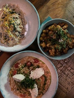 Spaghetti, risotto, and cauliflower dish ♥️ all vegan and delicious!  at Teva in Sao Paulo