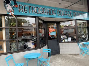 Outside seating at Retrograde Coffee Roasters in Sebastopol