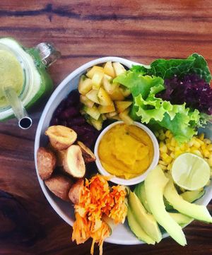 Vegan Veggie Bowl & Green Detox Juice ❤️🌱 at The Source Cafe in Siem Reap