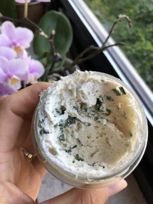 Fresh chive cheese SOO GOOD at Cashewrella in Gottingen