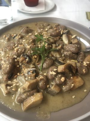 Schwarze Gnocchi mit Pilzsauce at Amaltheia in Katerini