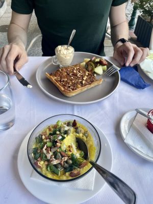 Vegan fava (front) & vegan savoury pie with vegan tzatziki (back)  at Amaltheia in Katerini