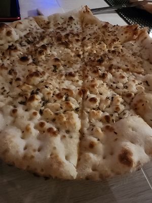 Foccacia tradicional at La Strega in Panama City