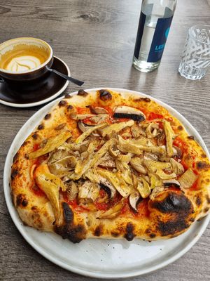 Pizza Funghi (ohne Keeseschmelz auf Wunsch) at Liebling Trier in Trier
