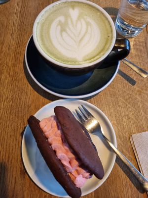 Kuchen & Matcha Latte at Liebling Trier in Trier