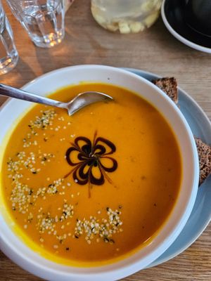 Tagessuppe - Kürbis, Karotte, Zwiebel at Liebling Trier in Trier
