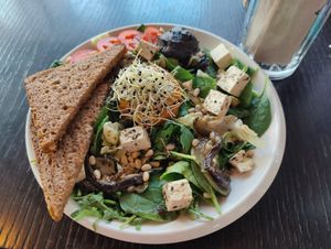 Summer salad with tofu at Liebling Trier in Trier