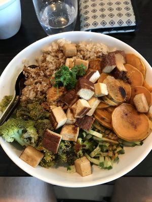 Lieblingsbowl - Was delicious and the portionsize was good aswell. But with nearly 13 € quite expensive for a bowl. at Liebling Trier in Trier