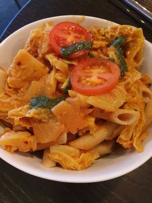 Savoy curry with wholemeal pasta at Liebling Trier in Trier