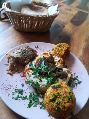 Hummous and mushrooms at Akkawy in Berlin