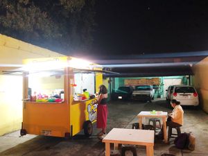 Food cart  at Tacos Ne in Merida
