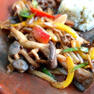 heaps of shrooms, onions and bell peppers at Mananim Recipe in Seoul